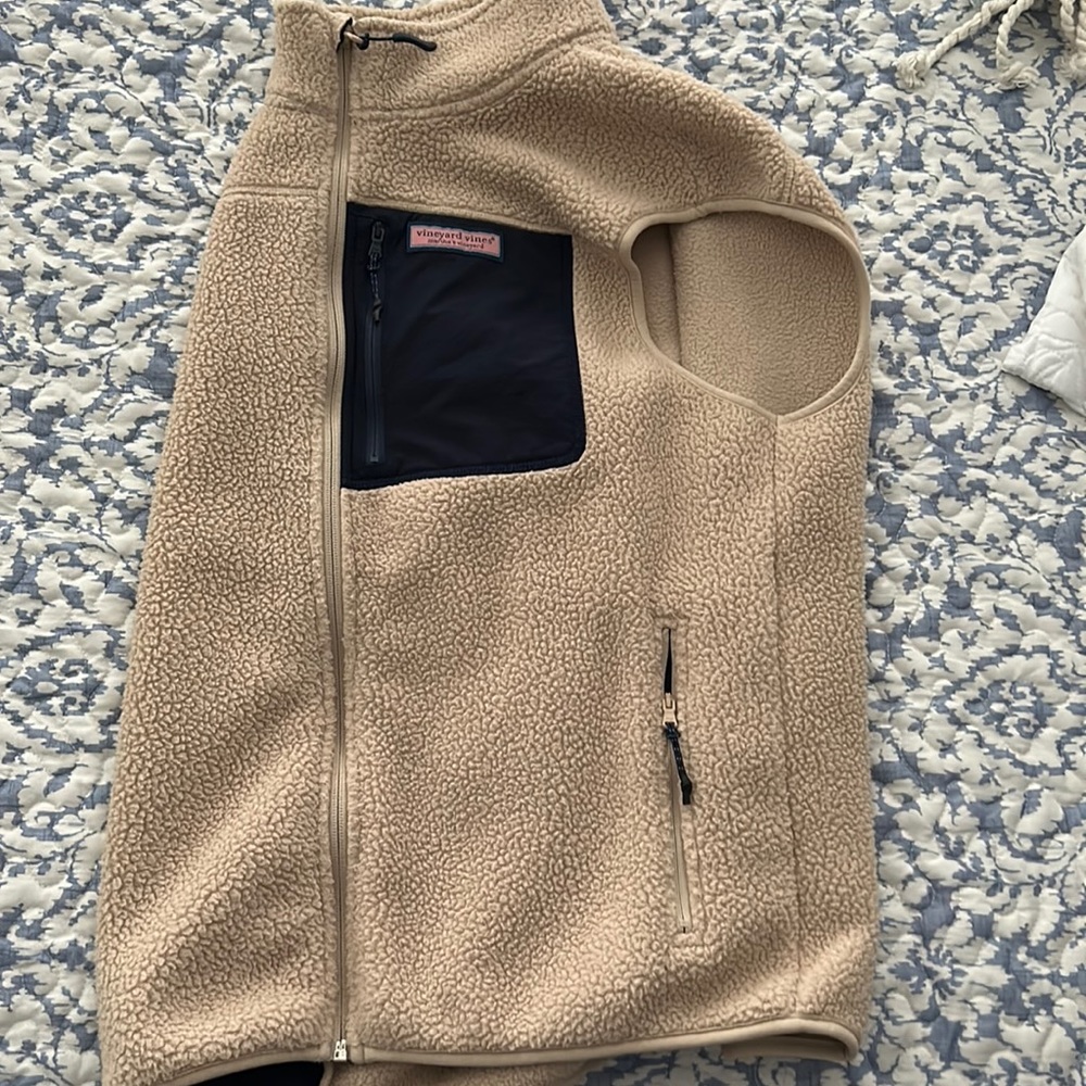 Vineyard vines Sherpa vest